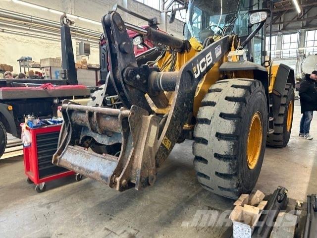 JCB 427 ZX T4 Товарач със заден ексватор