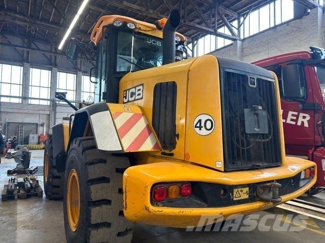 JCB 427 ZX T4 Товарач със заден ексватор