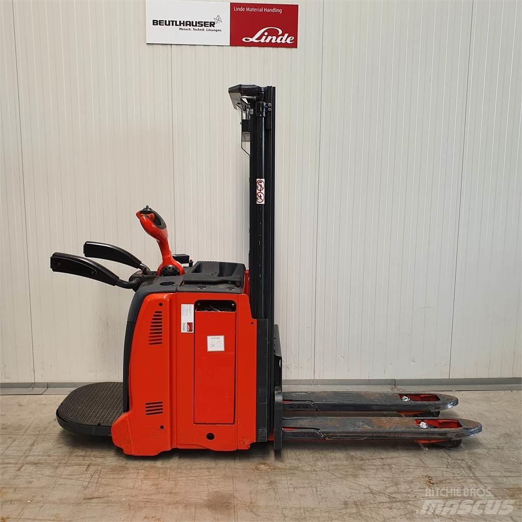Linde D12AP Колички високоповдигачи с теглич