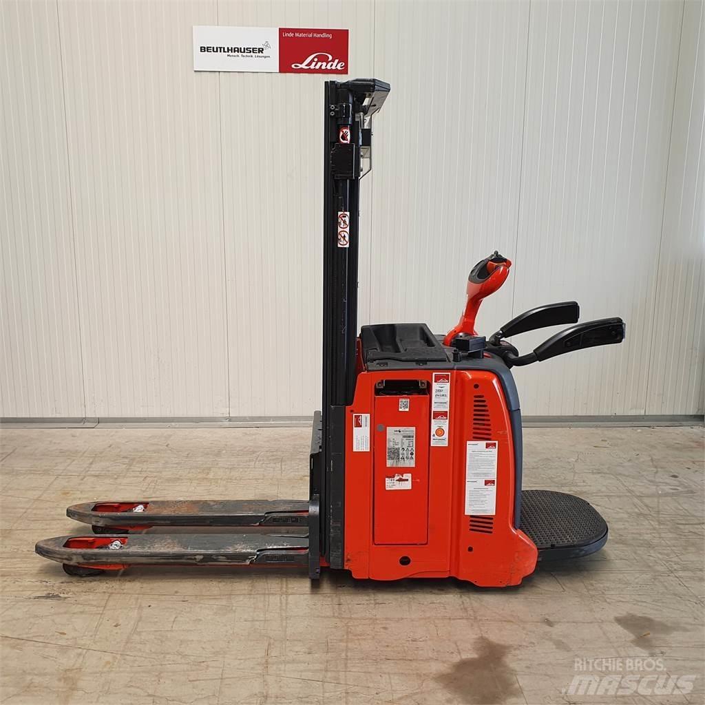 Linde D12AP Колички високоповдигачи с теглич