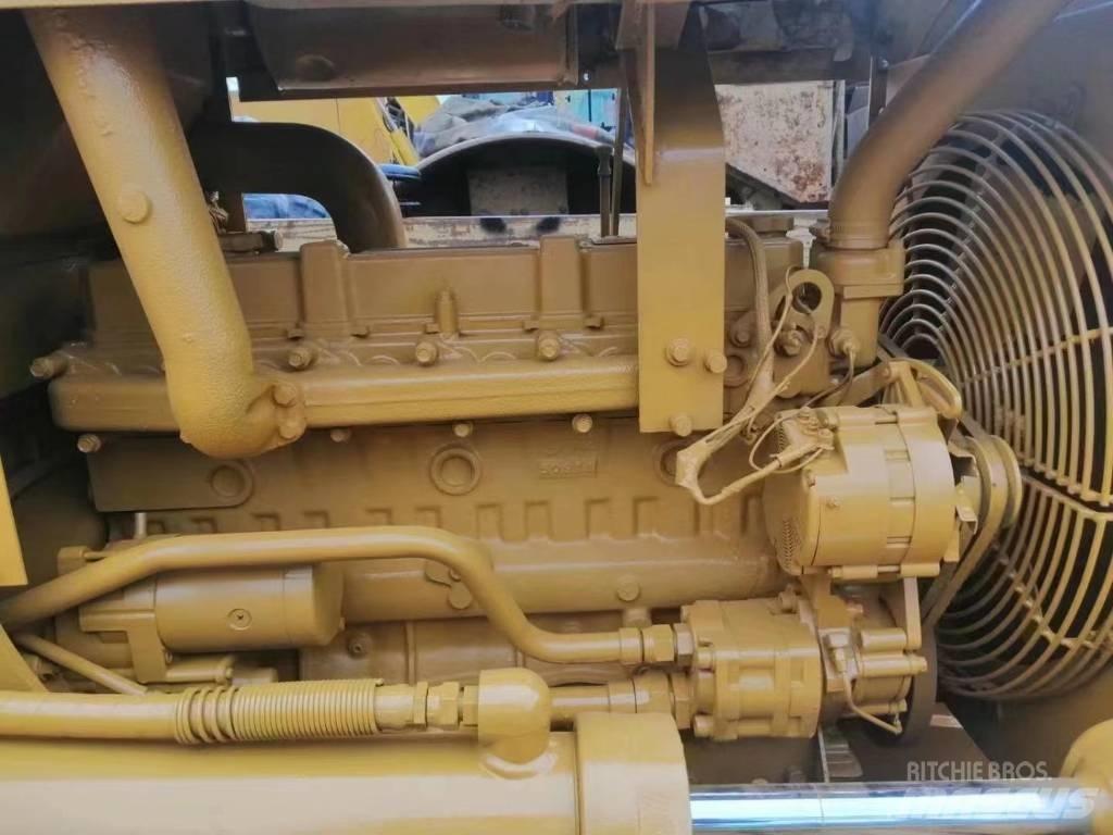 CAT D 4 C Верижни булдозери
