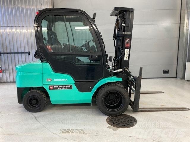 Mitsubishi FD35N Дизелови камиони
