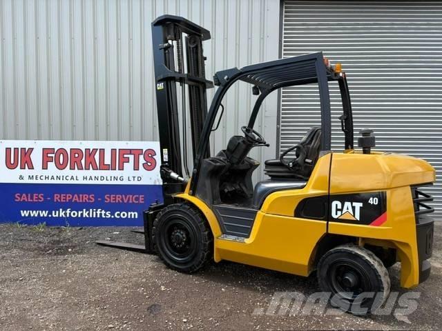 CAT DP40NT Дизелови камиони