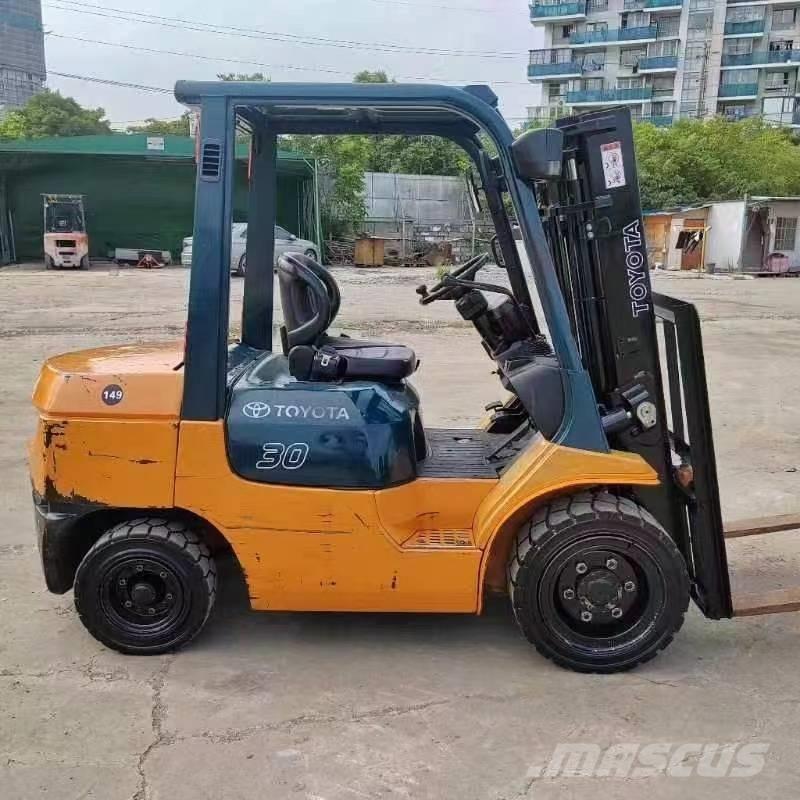 Toyota FD 30 Дизелови камиони