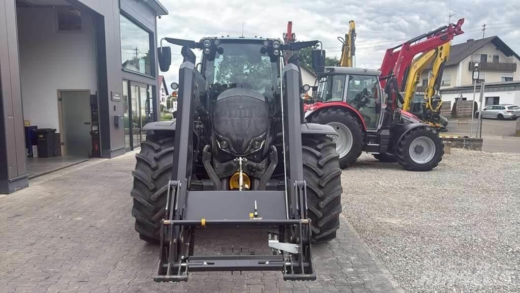 Valtra N175 Трактори