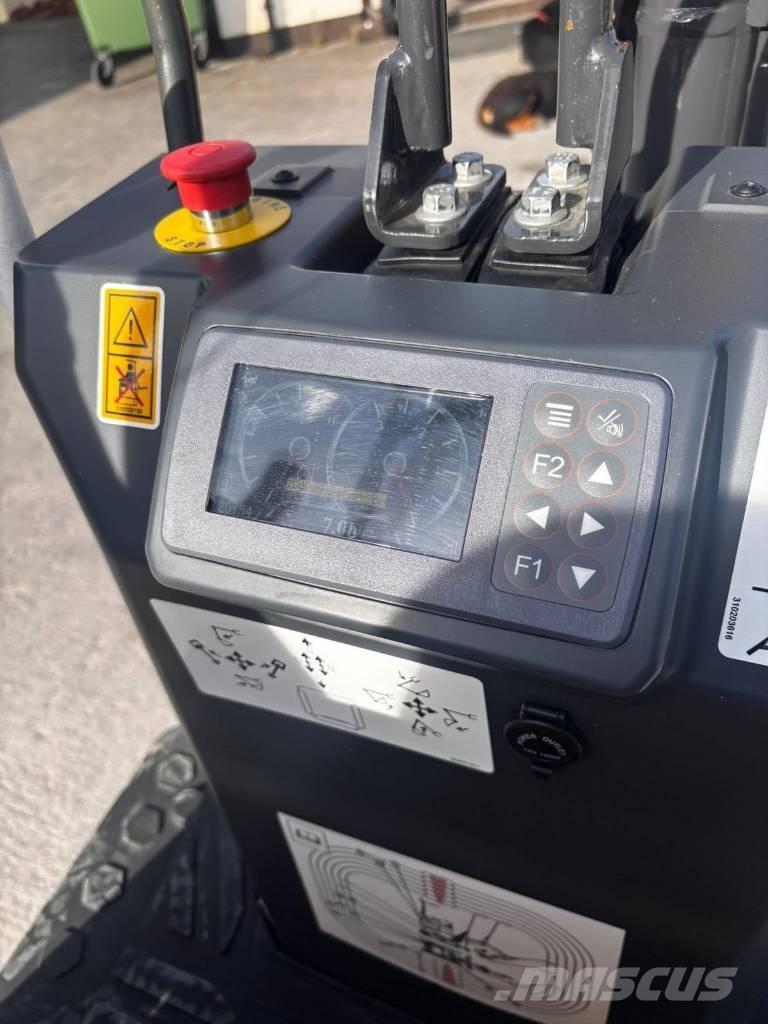 XCMG XE10E Мини екскаватори < 7 т