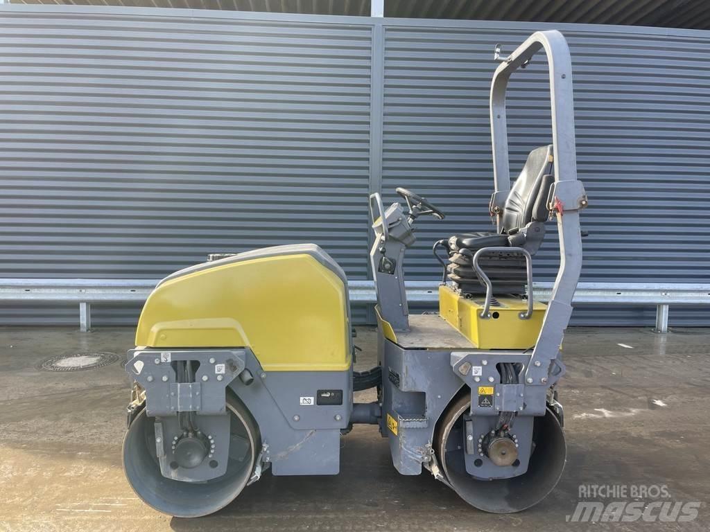 Dynapac CC1200 Двойни барабанни ролки
