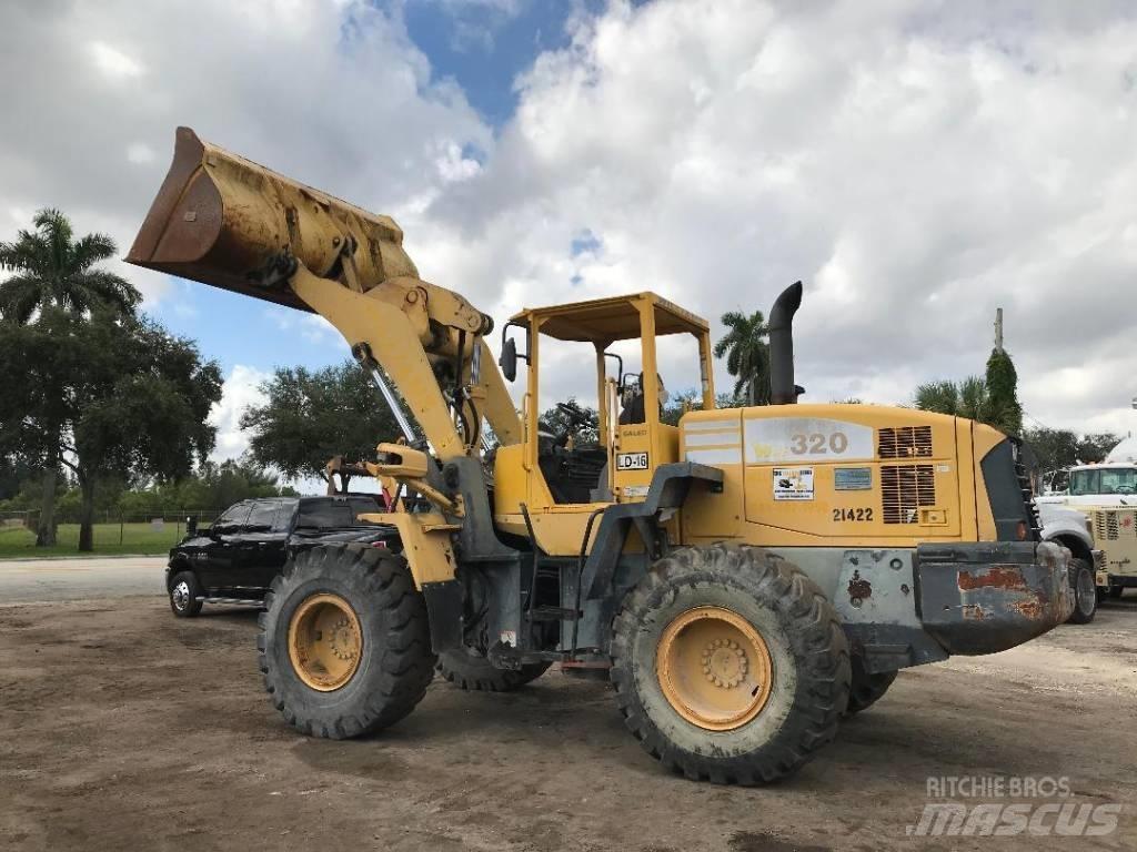 Komatsu WA320-5 Колесни товарачи