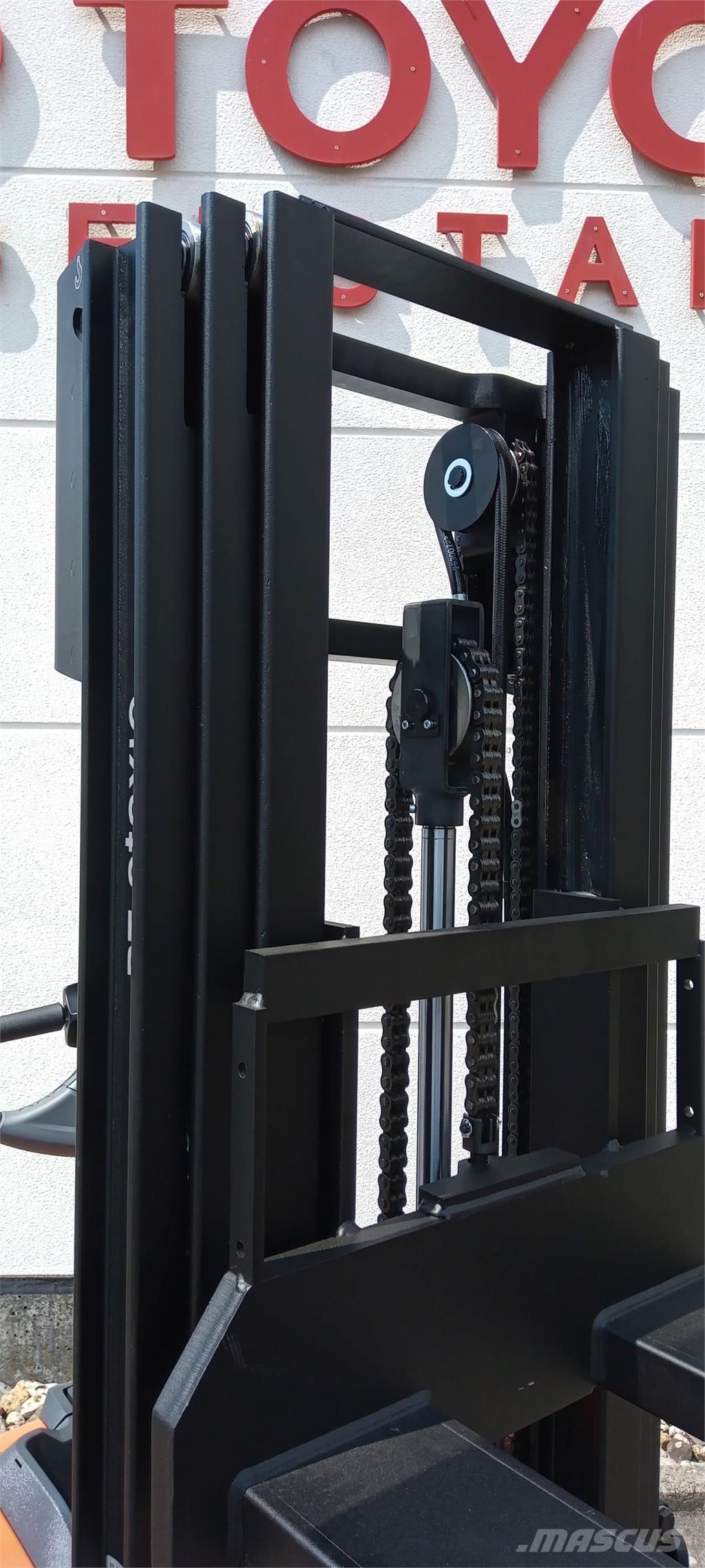 Toyota SWE120L Самоходни товарачи