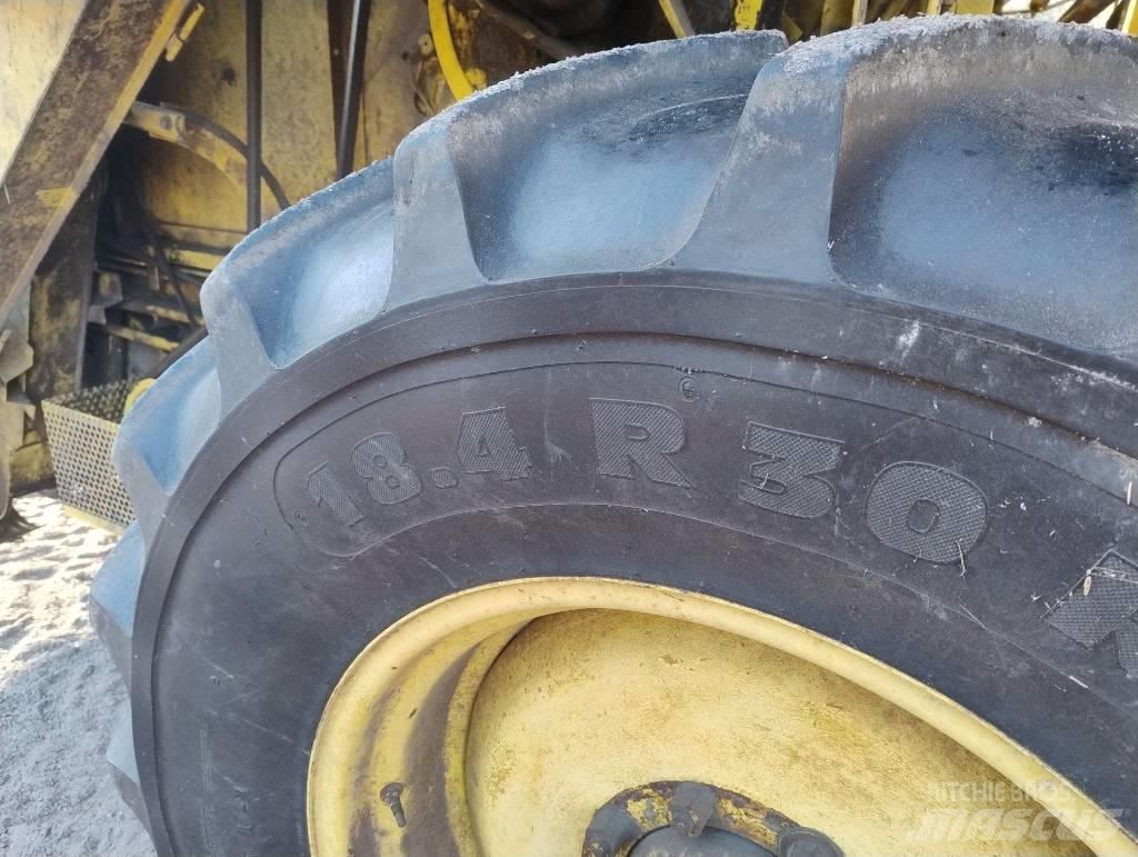 New Holland 8030 Комбайни