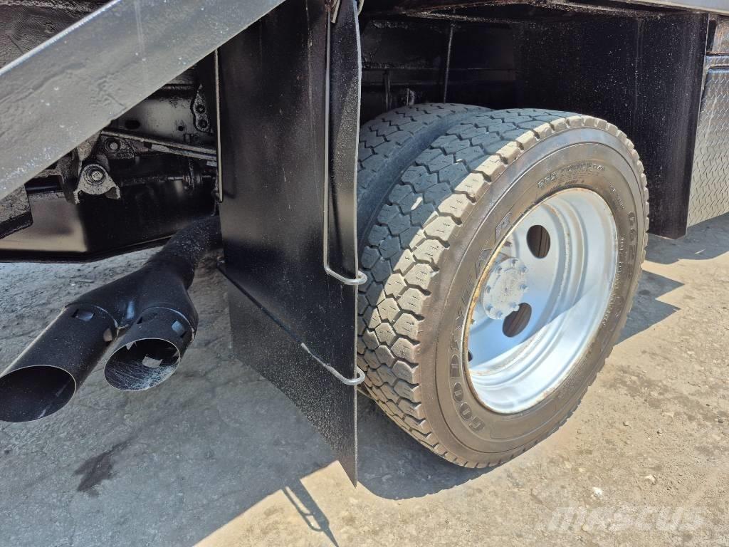 Ford F 550 Пикапи
