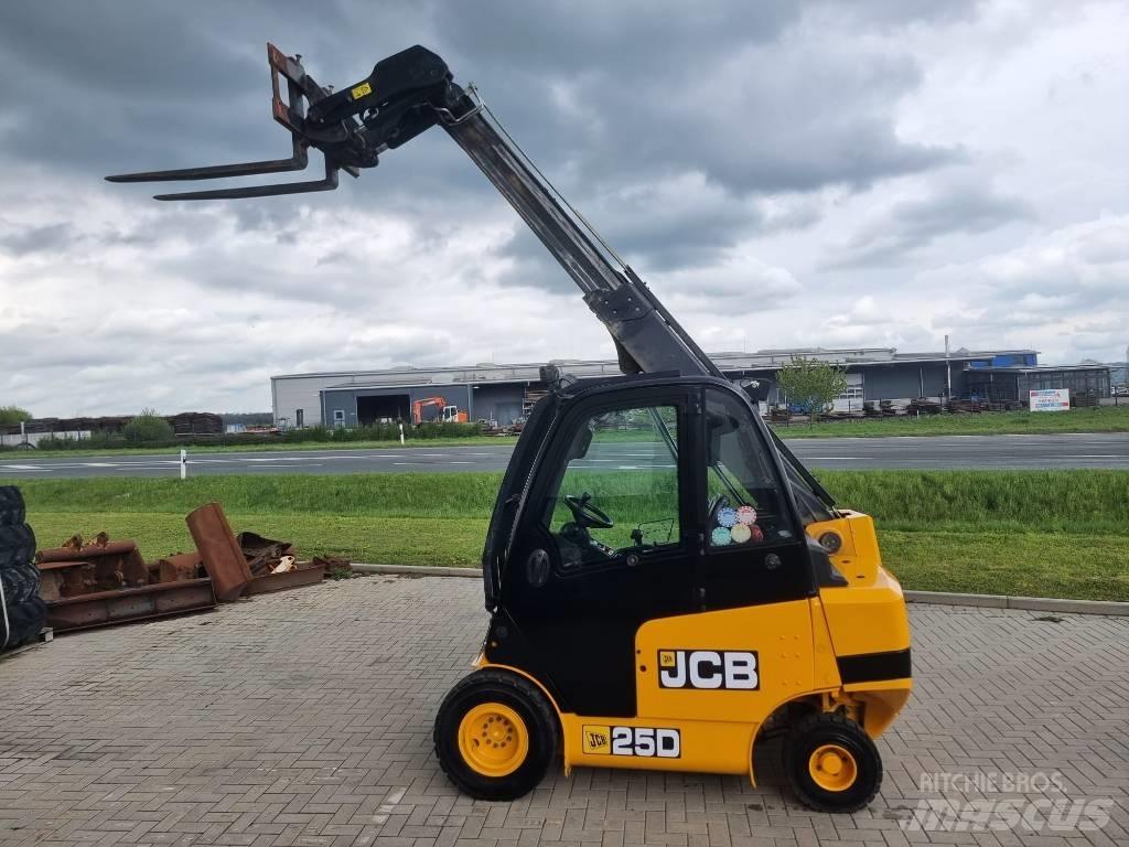 JCB TLT 25 D Телескопични товарачи