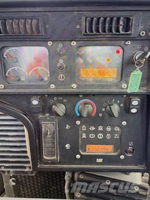 CAT D 6 T Верижни булдозери
