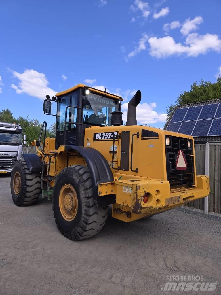 Hyundai HL 757-7 Колесни товарачи