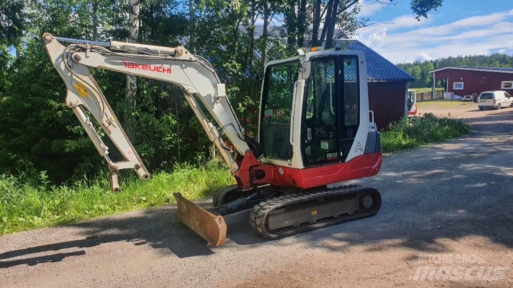 Takeuchi TB235 Мини екскаватори < 7 т