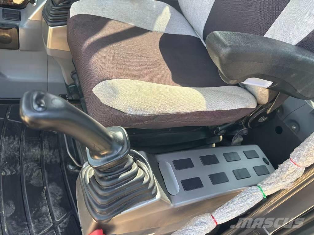 Doosan DX 225 LCA Средни екскаватори 7т - 12т