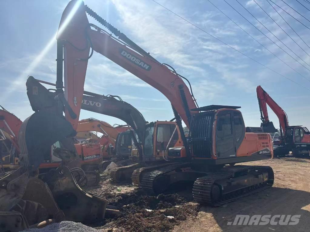 Doosan DX 225 LCA Средни екскаватори 7т - 12т