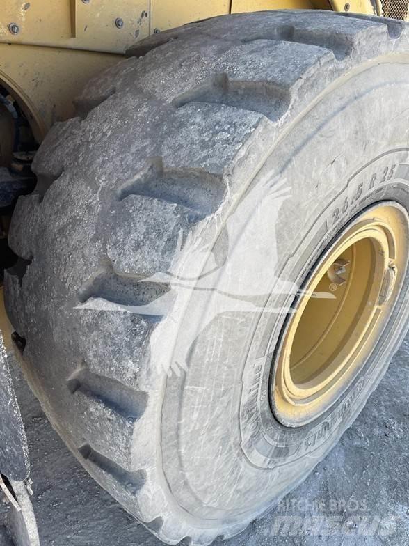 CAT 966M Колесни товарачи