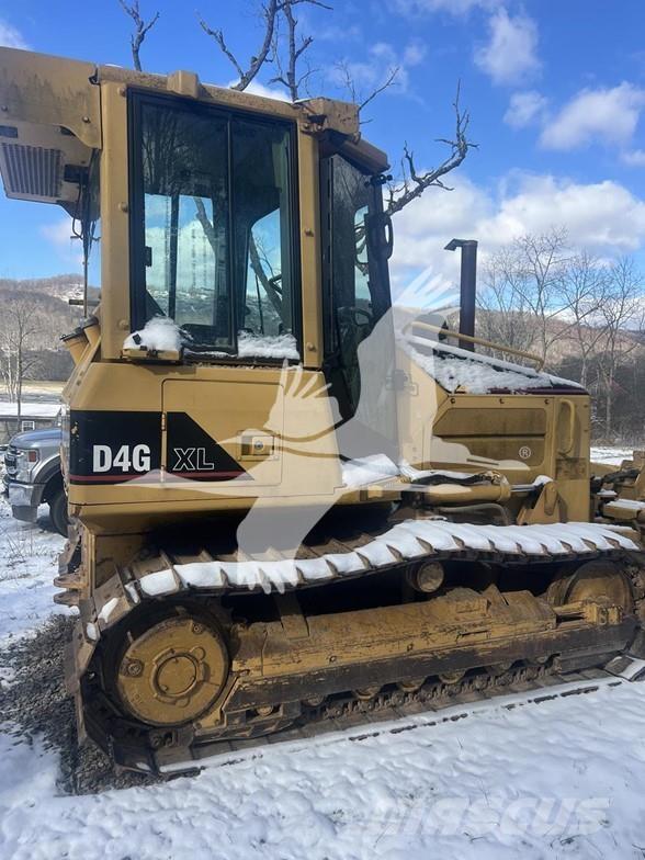 CAT D4G XL Верижни булдозери
