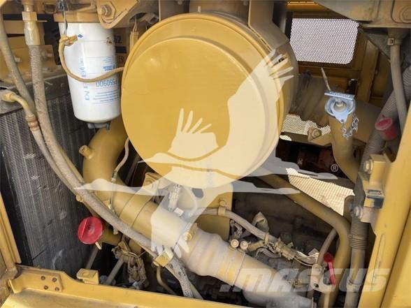 CAT D6R Верижни булдозери
