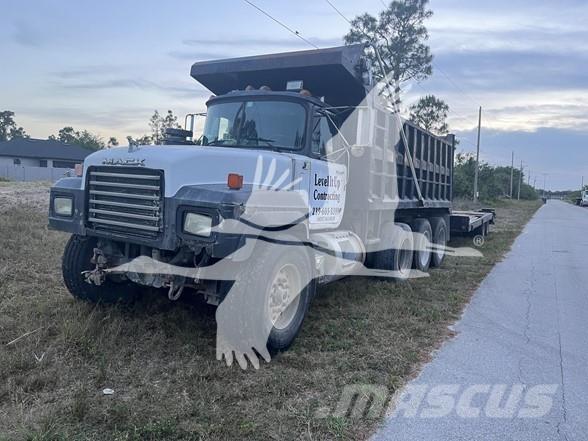 Mack RD688S Самосвал