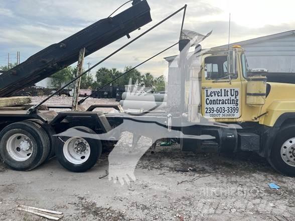 Mack RD688S Камиони за отпадъци