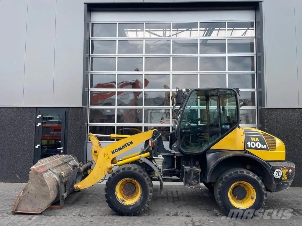 Komatsu WA100 Колесни товарачи