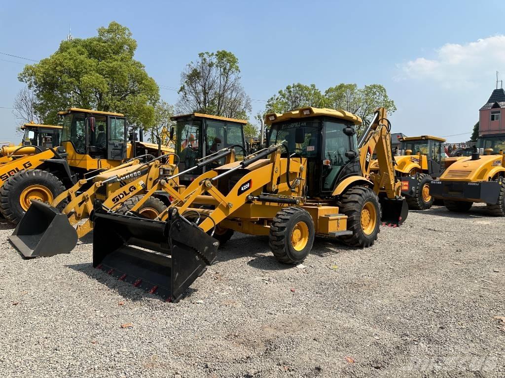 CAT 420F Товарач със заден ексватор