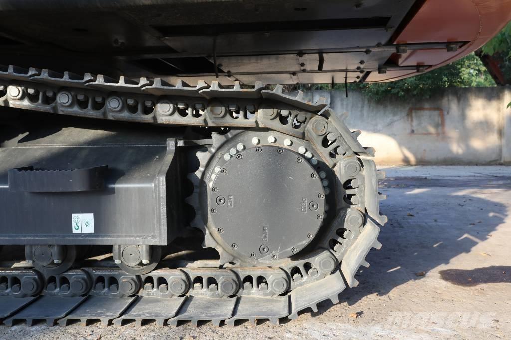 Develon DX 205 Средни екскаватори 7т - 12т