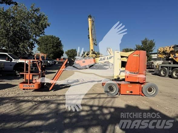 JLG E300AJP Съчленени стрелови подемници