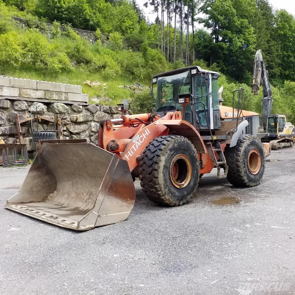 Hitachi ZW 220 Колесни товарачи