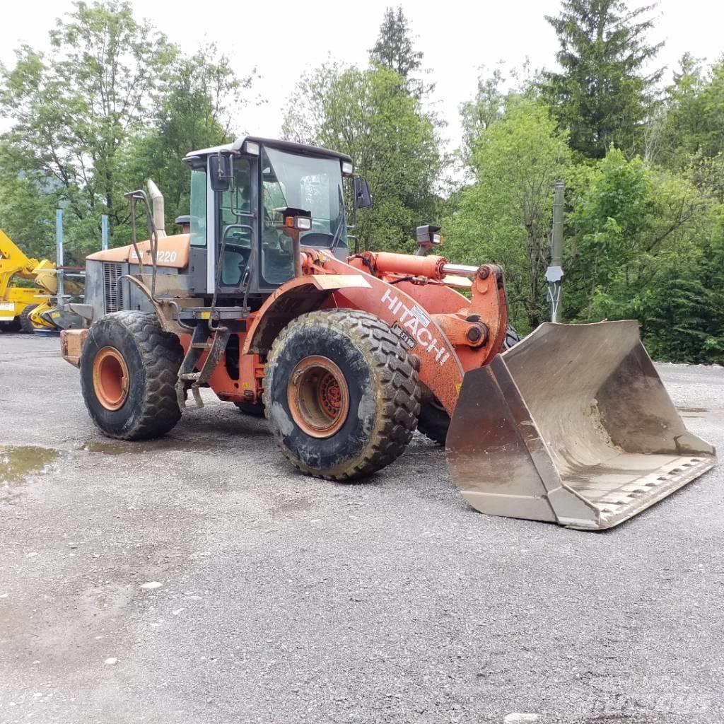 Hitachi ZW 220 Колесни товарачи