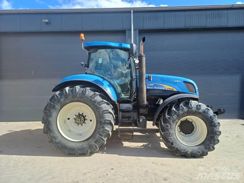 New Holland T7030AC Трактори