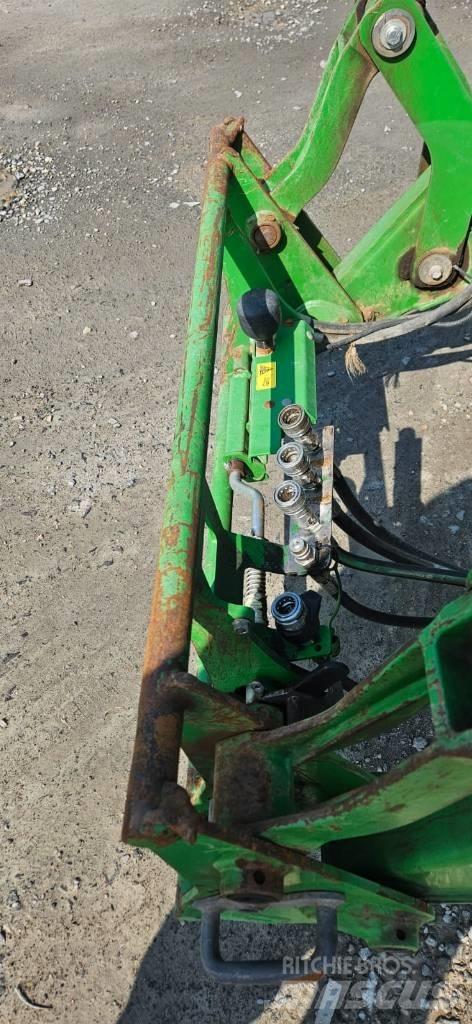 John Deere 6215R Трактори