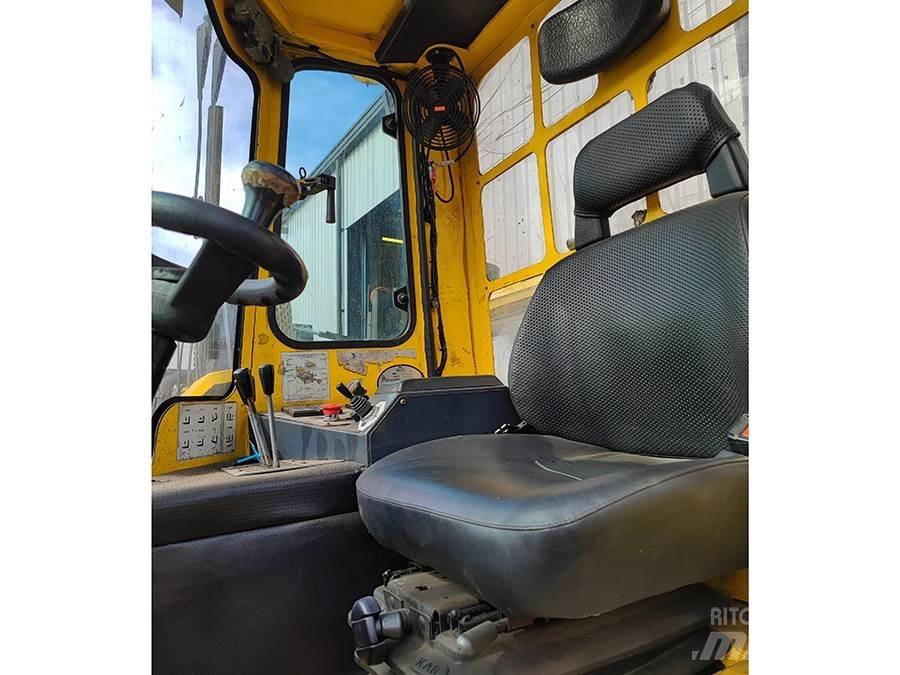 Combilift C4000 Повдигач с движение в 4 посоки