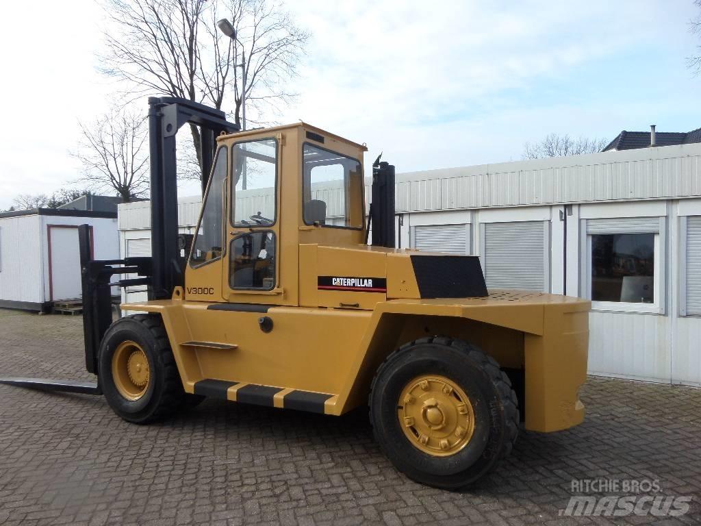 CAT V 300 C Дизелови камиони
