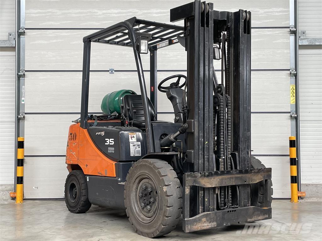 Doosan G35C-5 Камиони с АГУ