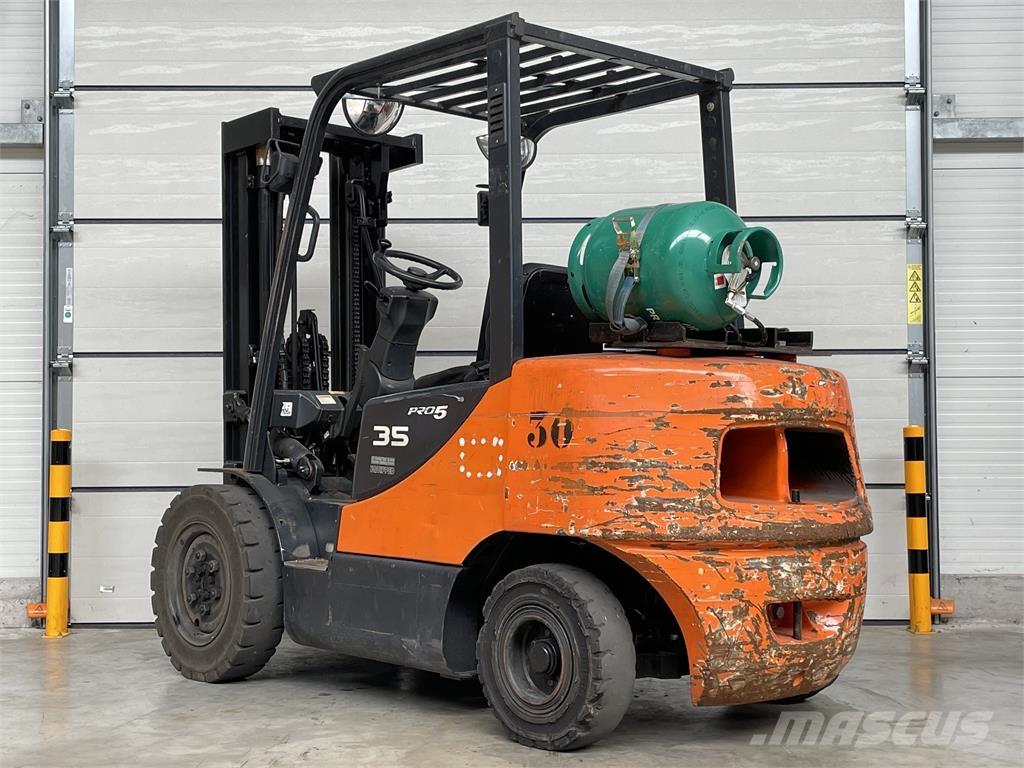 Doosan G35C-5 Камиони с АГУ