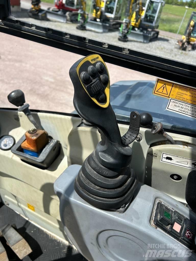 Wacker Neuson 6503 Колесни екскаватори