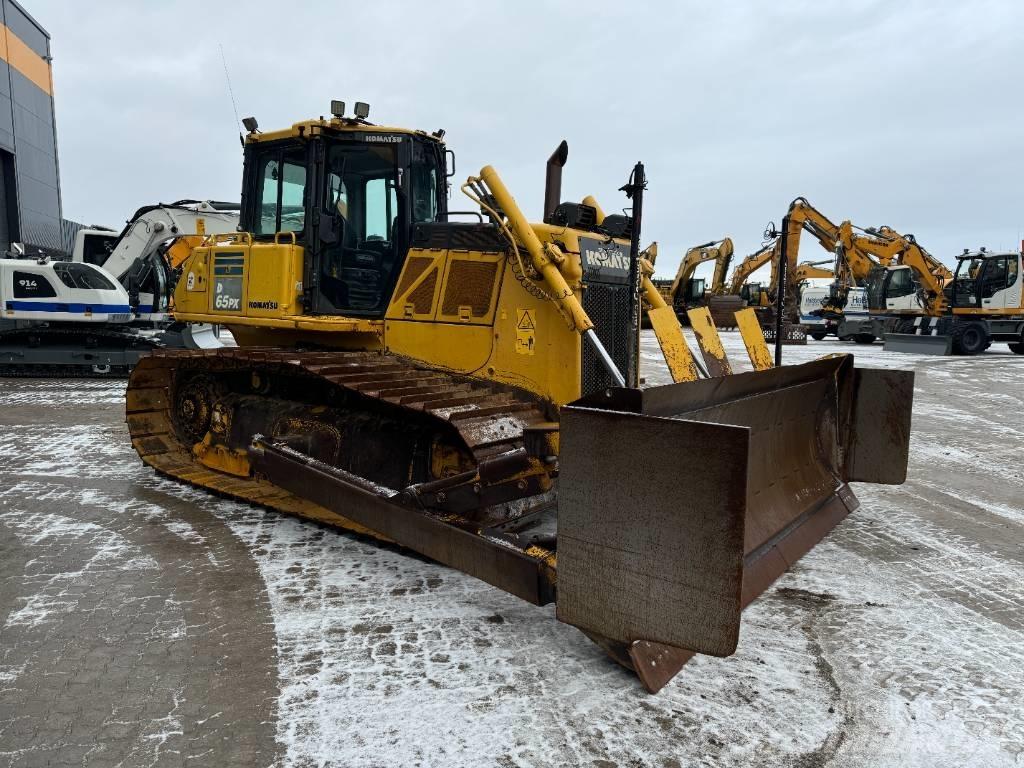 Komatsu D65PX-18 Верижни булдозери
