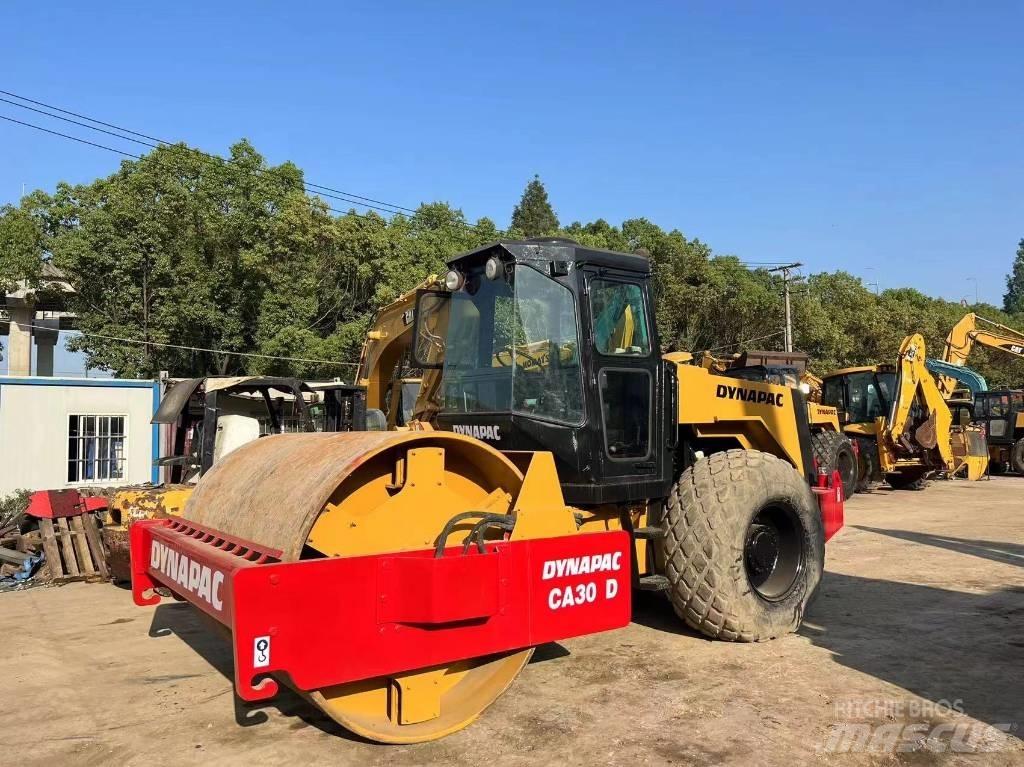 Dynapac CA 30 D Еднобарабанни ролки
