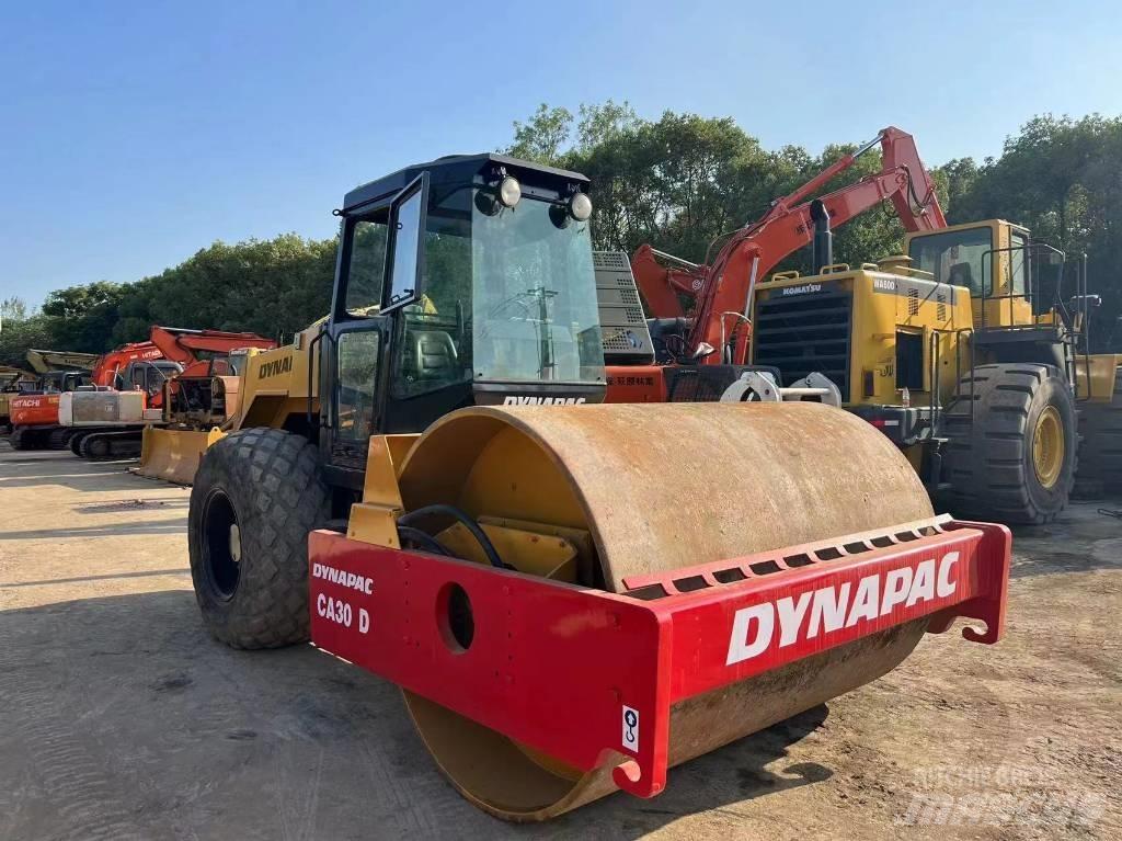 Dynapac CA 30 D Еднобарабанни ролки
