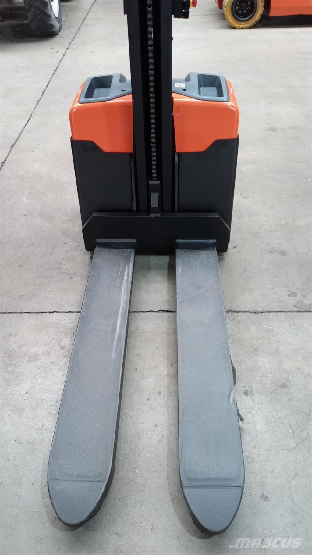 Toyota HWE100 Самоходни товарачи