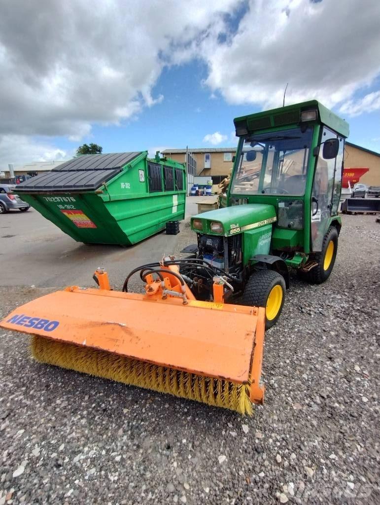 John Deere 955 Компактни трактори