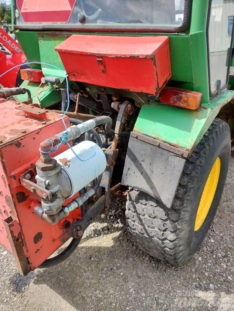 John Deere 955 Компактни трактори