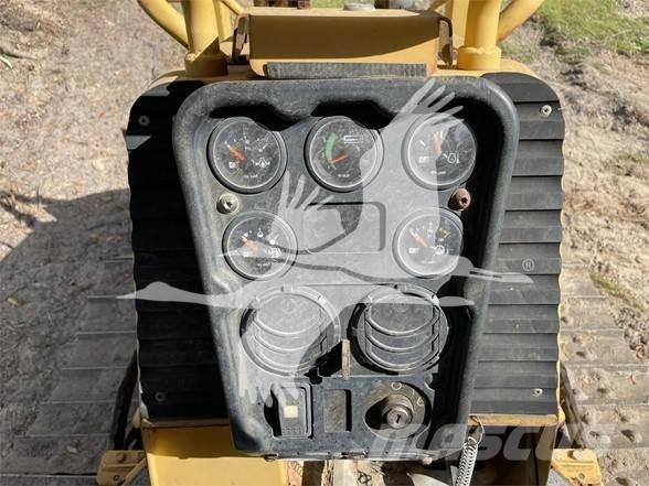 CAT D3G XL Верижни булдозери
