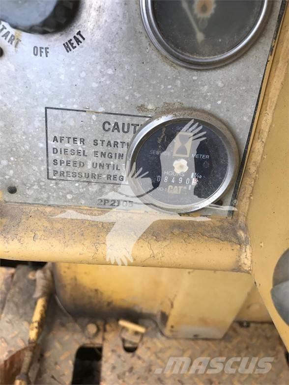 CAT D6C Верижни булдозери
