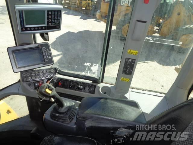 CAT 938M Колесни товарачи