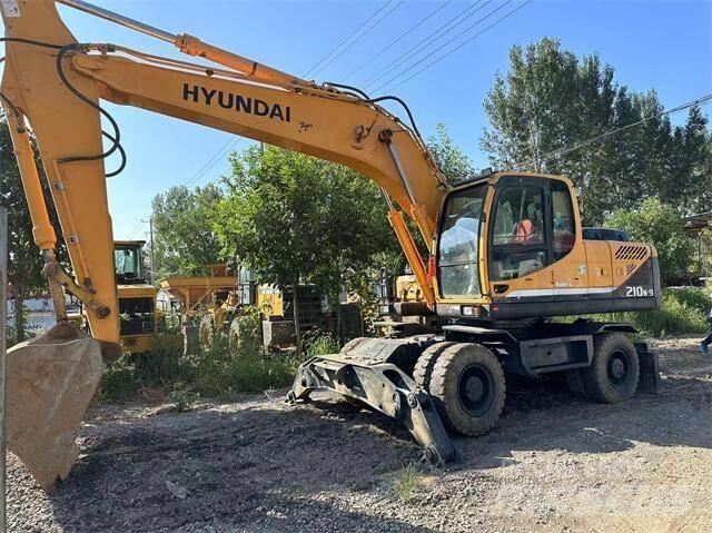 Hyundai 210W Колесни екскаватори