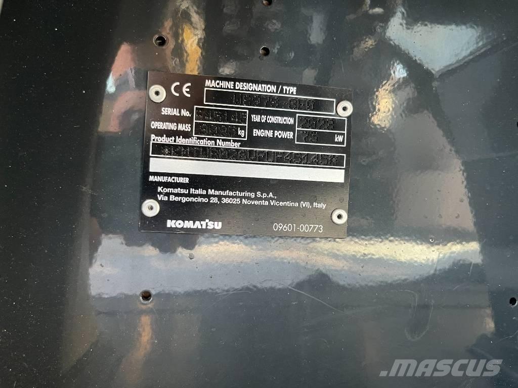 Komatsu WB 97 S-8 Товарач със заден ексватор